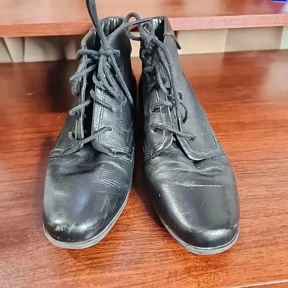 Liz Baker Vintage booties. Size 7 M - Picture 5 of 11